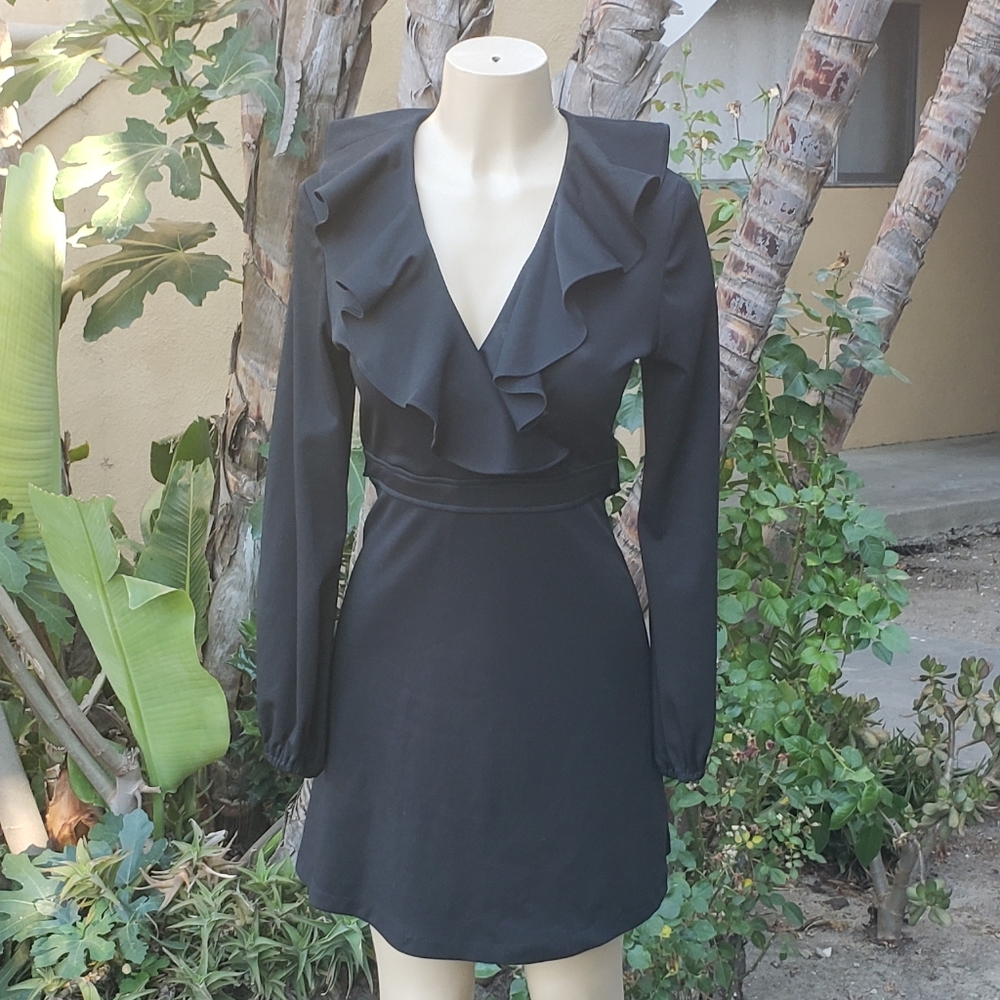 'Alfreda' Black Vintage 1960s/1970s Ruffled Collar Dress (S)
